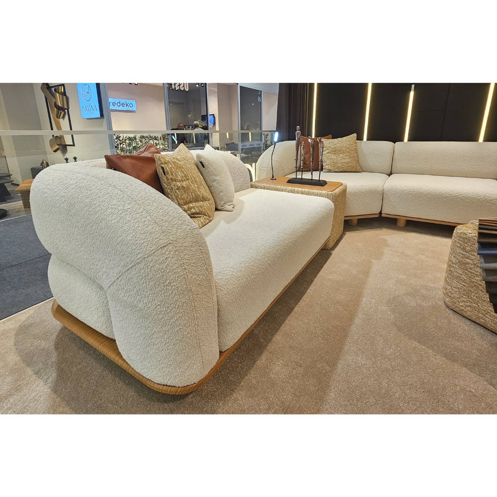 Prada Corner - Image 6